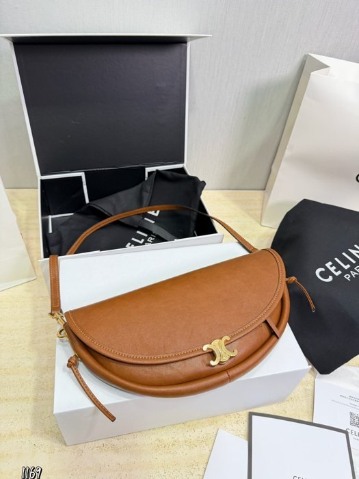 תיק CELINE Soft Triomphe